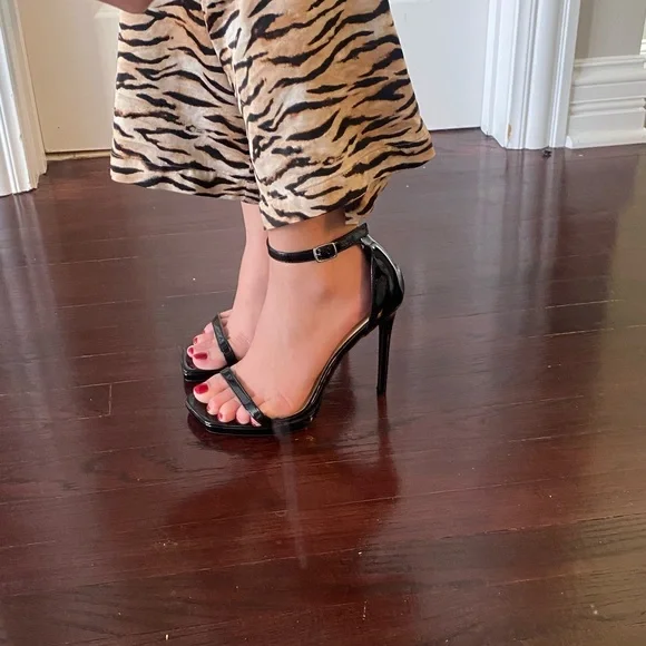 Fashion Nova Black Heels - Picture 5 of 5